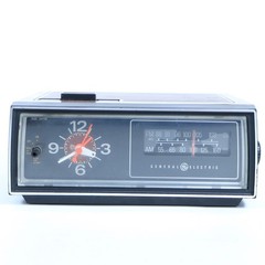 VTG General Electric GE Faux Wood AM/FM Model 7-4545A Clock Radio Tested Working