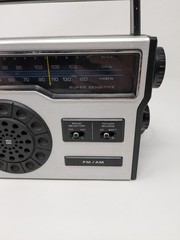 Vintage 1970&rsquo;s Sharp FX-210U Solid State Portable AM FM Radio AC Plug or Battery