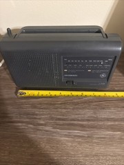 Vintage GE Portable AM/FM Radio Model 7-2662A 2-Band Receiver AC/DC Tested