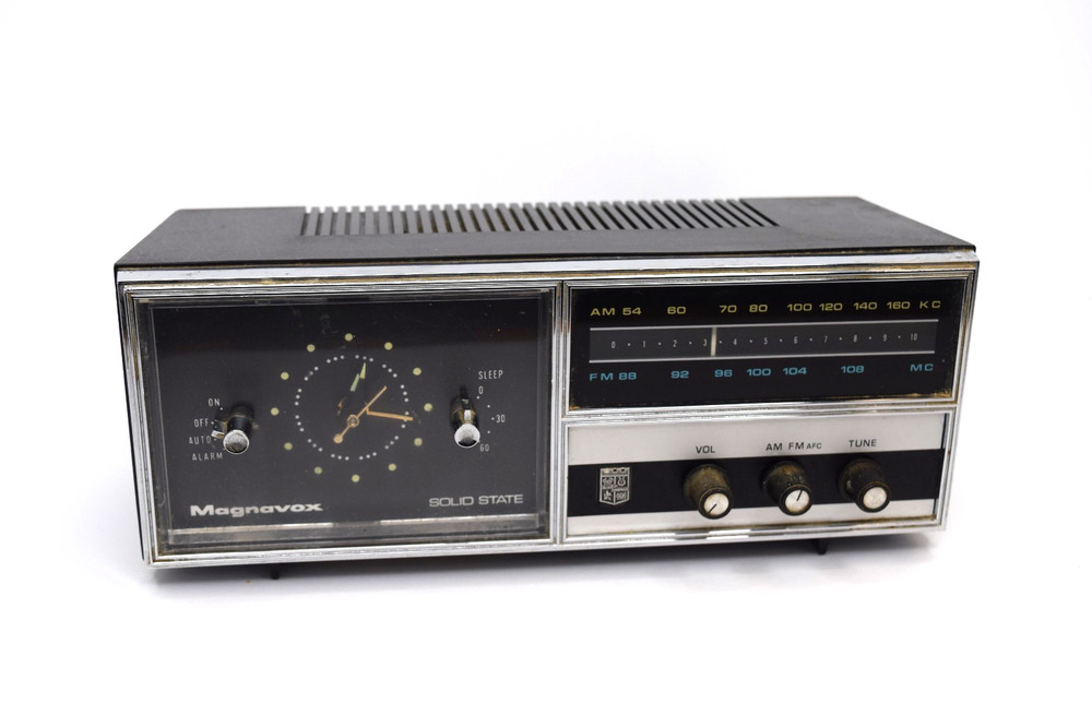 Vintage Magnavox Solid State Alarm Clock Radio Model FM16 Black