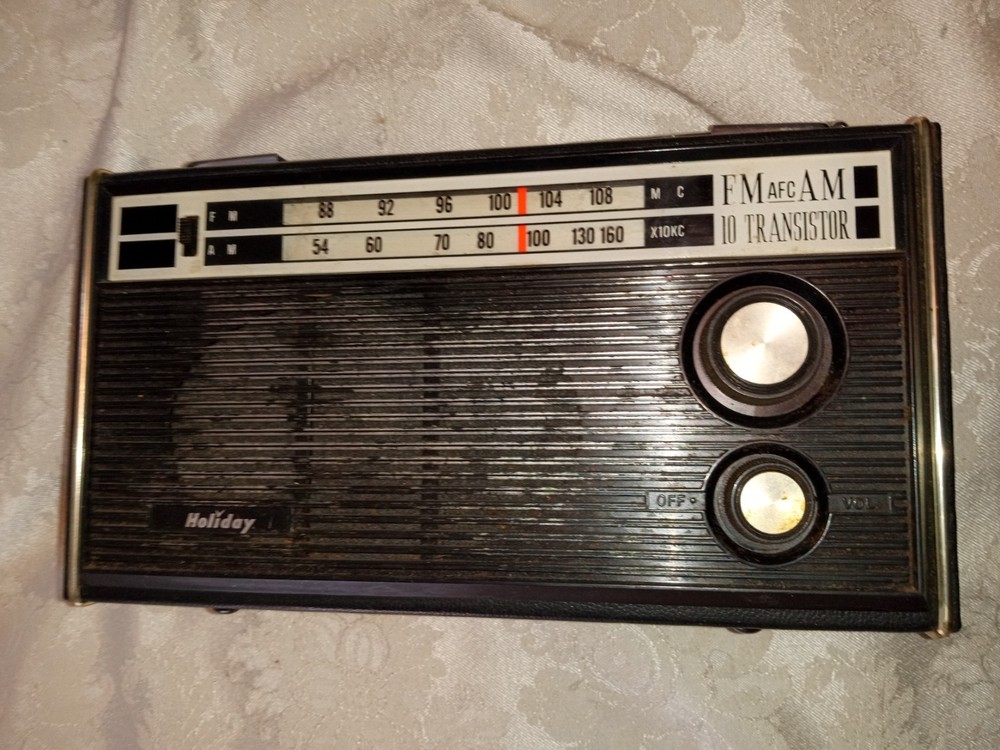 Vintage HOLIDAY FM AFC AM 10 TRANSISTOR MODEL 15-192. For Fixing or parts