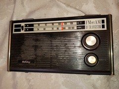 Vintage HOLIDAY FM AFC AM 10 TRANSISTOR MODEL 15-192. For Fixing or parts