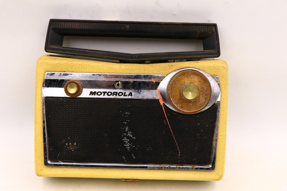 Motorola Yellow Portable Radio With Rotating Handle Antenna Model 5p32Y