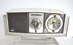 Motorola 1963 AM/FM radio C4P-55 in RARE PLUM COLOR