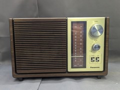 Vintage 1970&rsquo;s Panasonic Model No. RE-6280 AM-FM Radio