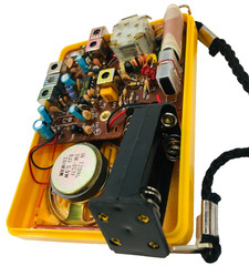Vtg Realistic All Weather AM FM Radio Yellow Portable 12- 783 No Seal READ Works