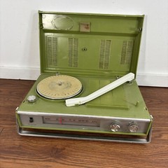 1960’s Simpson Sears AC/DC Solid State Radio /Phonograph Model 17907 Mid Century