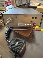 Realistic TRC-424 40-Channel CB Radio With Mic Tested and Working