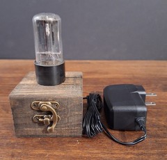 Old Vintage Radio Lighted Vacuum Tube – Novelty Night Light / LED Amp Desk Lamp