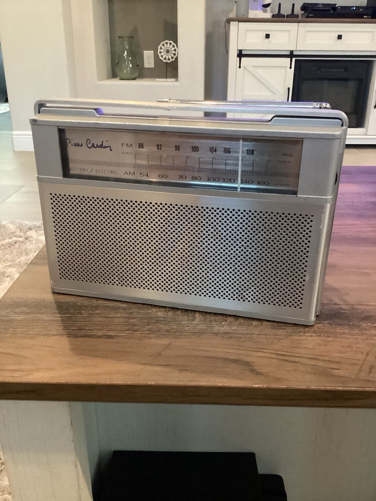 Pierre Cardin AM FM AC/DC Portable Radio