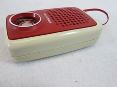 Vintage 1970&rsquo;s Sound Design red white AM pocket radio 1177 Hong Kong ( Works )
