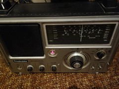 **VINTAGE** HOLIDAY RADIO, Model 2318, SW1, SW2, MB, AM, FM, AIR, Police PBH, WB