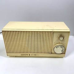 Rare Vintage Zenith Solid State AM (AM only) Radio Model Z212W Made in USA