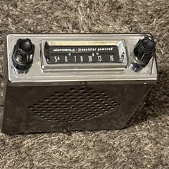 VINTAGE MOTOROLA TRANSISTOR POWERED AM CAR RADIO RARE AUTO PART