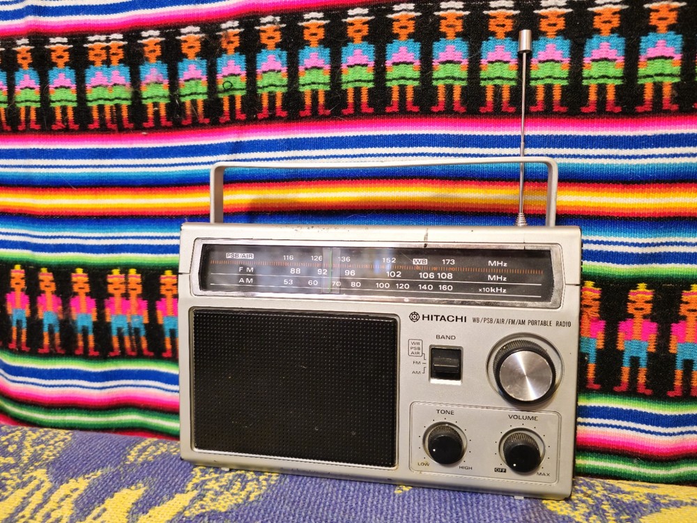 Rare Vintage Hitachi AM/FM AIR/PSB/WB Portable Radio (Model KH-949H, Working)