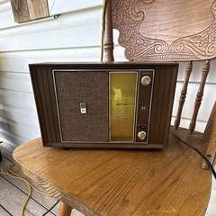 Motorola AM/FM Vintage Tabletop Radio Woodgrain Wood Cabinet