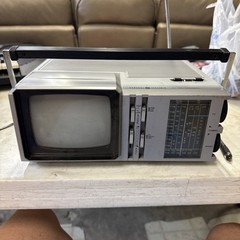 1983 GENERAL ELECTRIC AM-FM TELEVISION Model No.5XH-4222X Battery/Electric WORKS