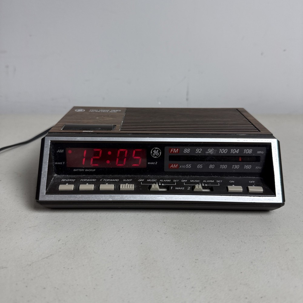 VTG GE AM/FM Two Wake Times Clock Radio-RedDisplay-Model No 7-4616A-Works!