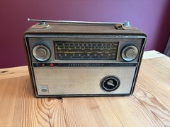 Vintage General Electric World Monitor P-990A 17 Transistor 5 Band Radio