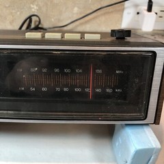 Yorx AM/FM Clock Radio – Flip Digits – Vintage Model No. R5007 – Tested/Works**
