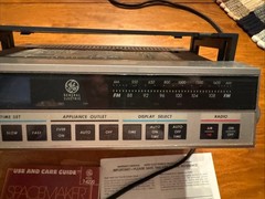 VTG GE Spacemaker AM/FM Radio Clock Works Model 7-4220 All Paperwork Great Cond