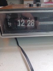 Vintage Soundesign Flip Number Clock Radio Model No. 3545B Read Description.