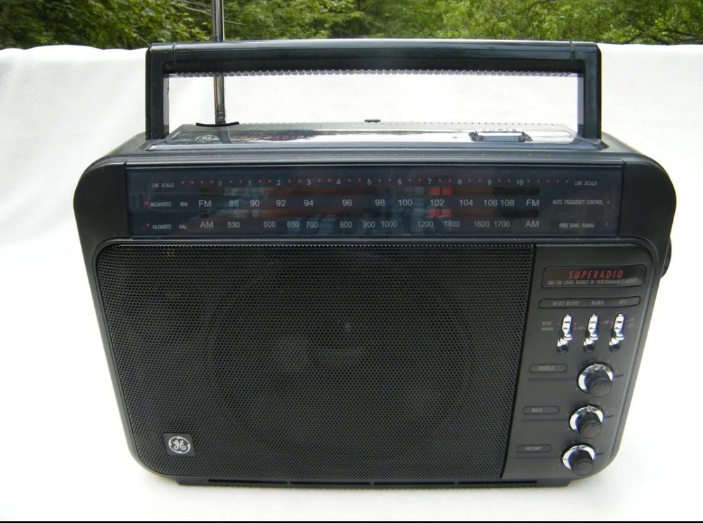 Vintage GE Superadio III Long Range Hi Performance AM/FM Super Radio 7-2887B VGC