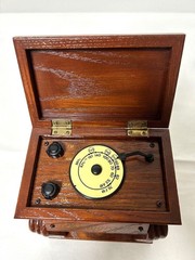FUSE OLD 10 Gramophone Style Radio Speaker Classic Retro Vintage Player Music JP