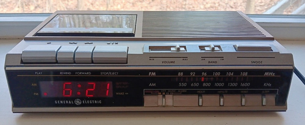 Vintage GE 7-4954B FM/AM Clock Radio Alarm Cassette Player w/ Red LED Display