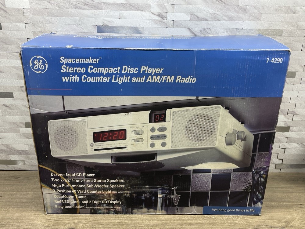 New! GE Spacemaker 7-4290 Under Cabinet AM/FM Radio CD Player Light Clock NOS