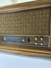 Vintage 1970s SEARS Silvertone AM/FM Table Radio Wood Cabinet NICE CLEAN READ