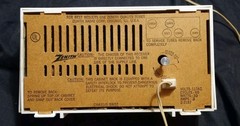 Vintage 1965 Zenith Clock Tube Radio Alarm Model Y169W Off White Cream