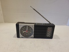 Randix Quartz Time-Traveler Vintage Clock Radio