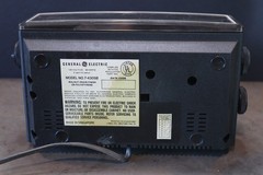 GE 7-4305B WALNUT GRAIN ELECTRIC CLOCK RADIO–READ!!
