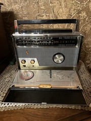 Vintage Zenith Trans-Oceanic Royal 1000D All Transistor Shortwave w Accessories