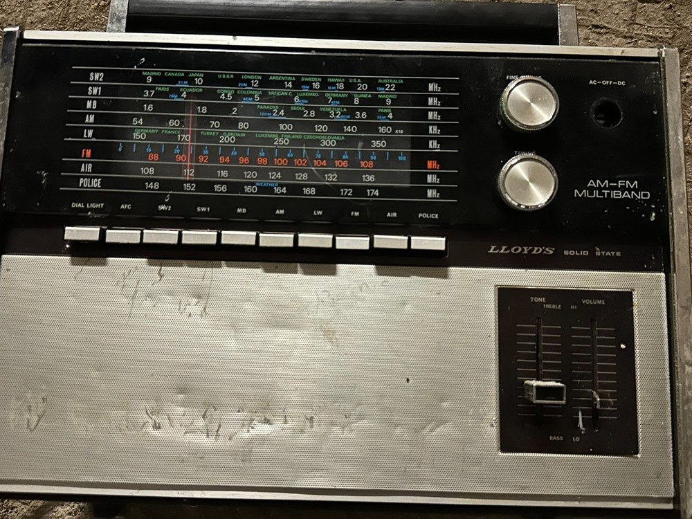 VTG Lloyds N632B Multiband Portable (1970) Shortwave Radio Boombox – Tested