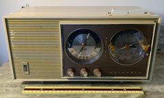 Vntage Motorola BC3G AM/FM Radio