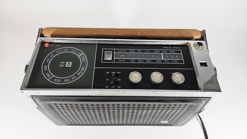 Vintage 1968 RCA Solid State Am/Fm Radio, police, Air RLM74E BLK works!