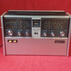 Vintage 1970s Montgomery Ward Airline 10 Band Portable Radio, GEN 1494A Works