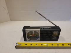 Randix Quartz Time-Traveler Vintage Clock Radio