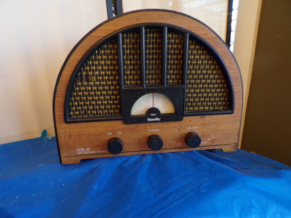 Randi OTR-98 Brown Wood-Tone AM/FM Radio Receiver-WORKS