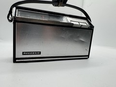 Vintage Panasonic Unique « Tilt-Top » FM/AM Portable with Automatic Tuning RF-6070