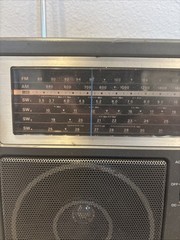 GE General Electric Model 7-2990A Portable 6 Band Radio WORKS WITH HEADPHONES