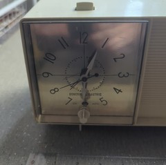 Vintage AM Radio Clock General Electric, GE C-4030 Clock Powers On