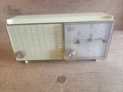 RCA Victor RDD19Z Clock Tube Radio AM 1950s Pale Yellow Parts Repair Vintage USA
