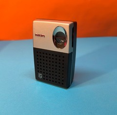Vintage Portable radio Philips 90RL073 / Video