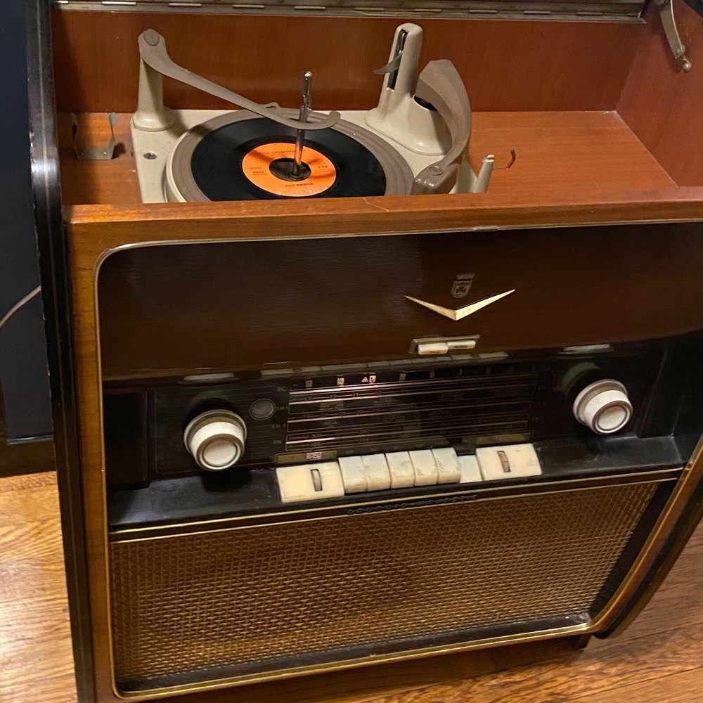 1957-1958 Grundig Majestic 7000 Radio/Phono Receiver Vintage Wood Crafted