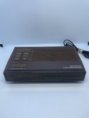Magnavox D-3150 Vintage 2-Band Faux Woodgrain Clock Radio