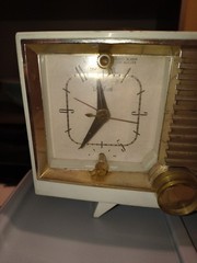 Vintage 1960 Zenith Clock Radio Tabletop Model G516W – Clock Works