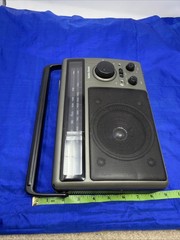 Vintage Radio Shack Portable AM FM 2 Band Radio 12-639A USA – Tested Works